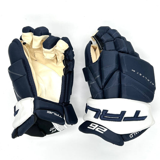  True Catalyst 9X - NHL Pro Stock Glove - Jacob Macdonald (Navy/White)