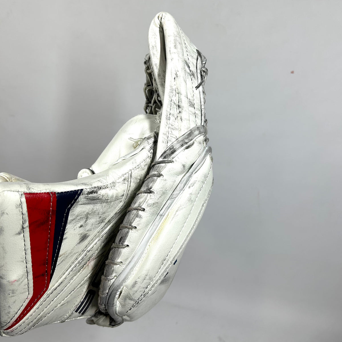  True L12.2 - Used Pro Stock Goalie Glove (White)
