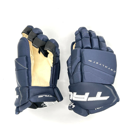  True Catalyst 9X - NHL Pro Stock Glove - Josh Manson (Navy)