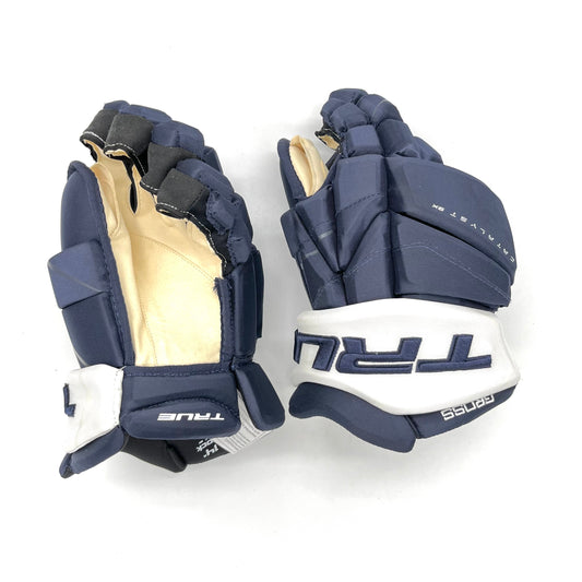  True Catalyst 9X - NHL Pro Stock Glove - Jordan Gross (Navy/White)
