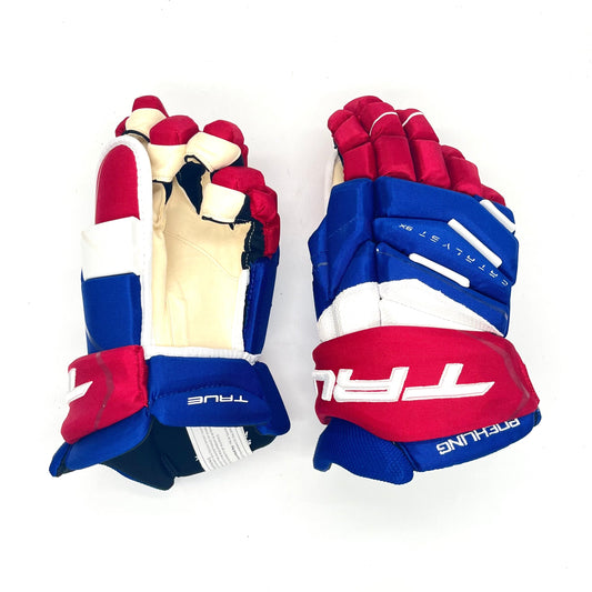  True Catalyst 9X - NHL Pro Stock Glove - Ryan Poehling (Blue/Red/White)